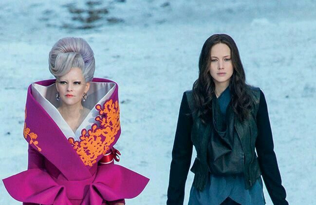 This “Would You Rather” Will Reveal If You’re Effie Or Katniss From “The Hunger Games”