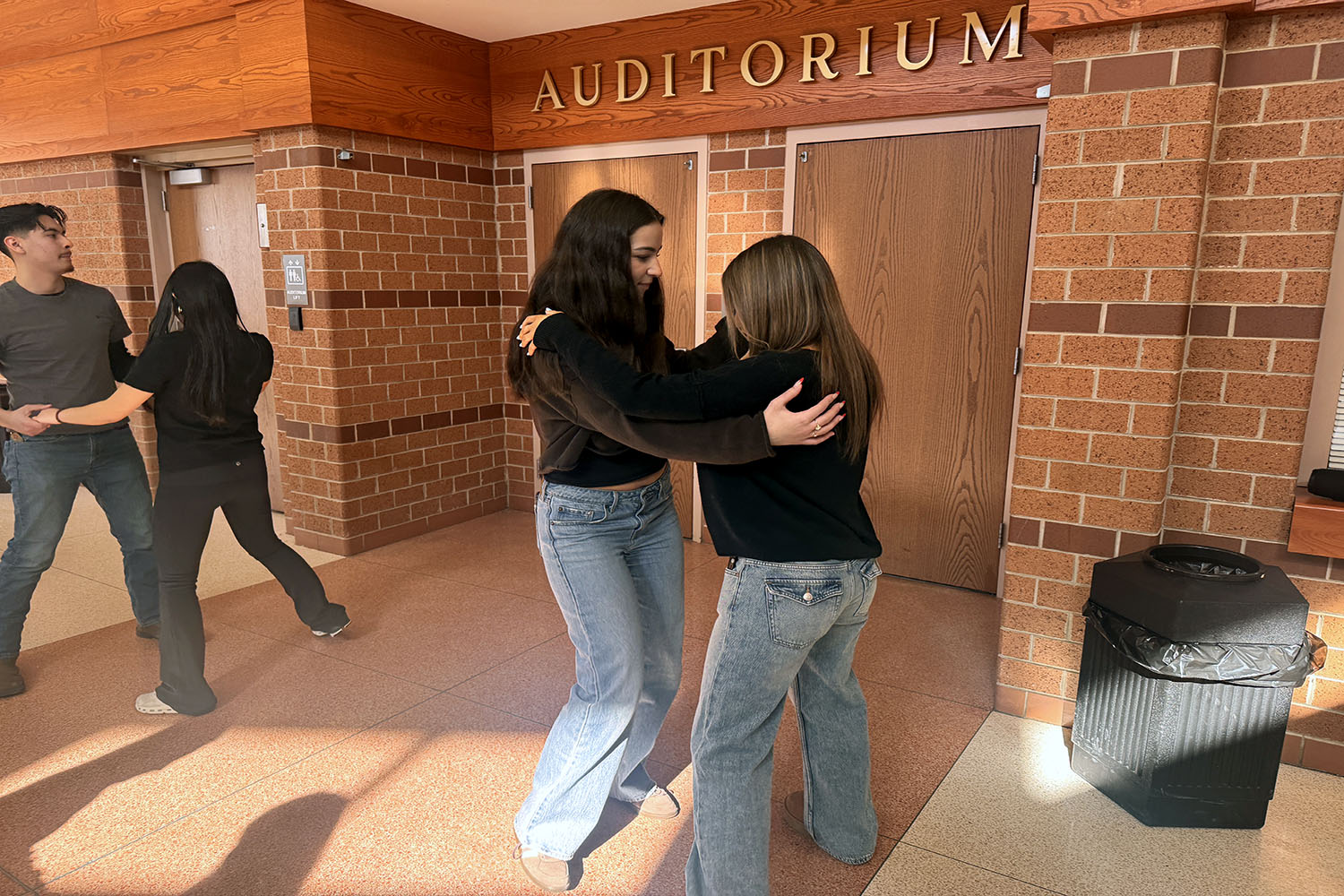 AP/DC Spanish 4 students learn how to dance