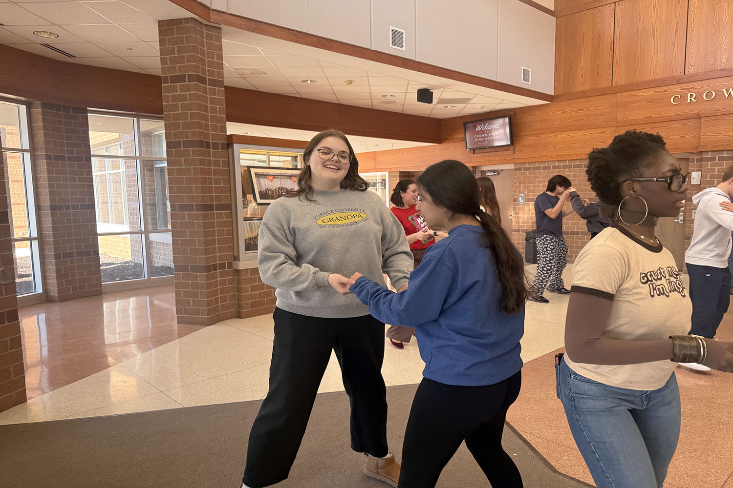 AP/DC Spanish 4 students learn how to dance