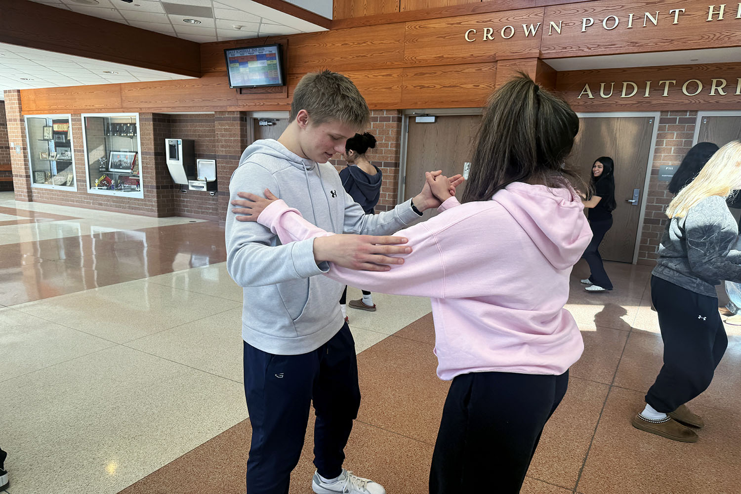 AP/DC Spanish 4 students learn how to dance