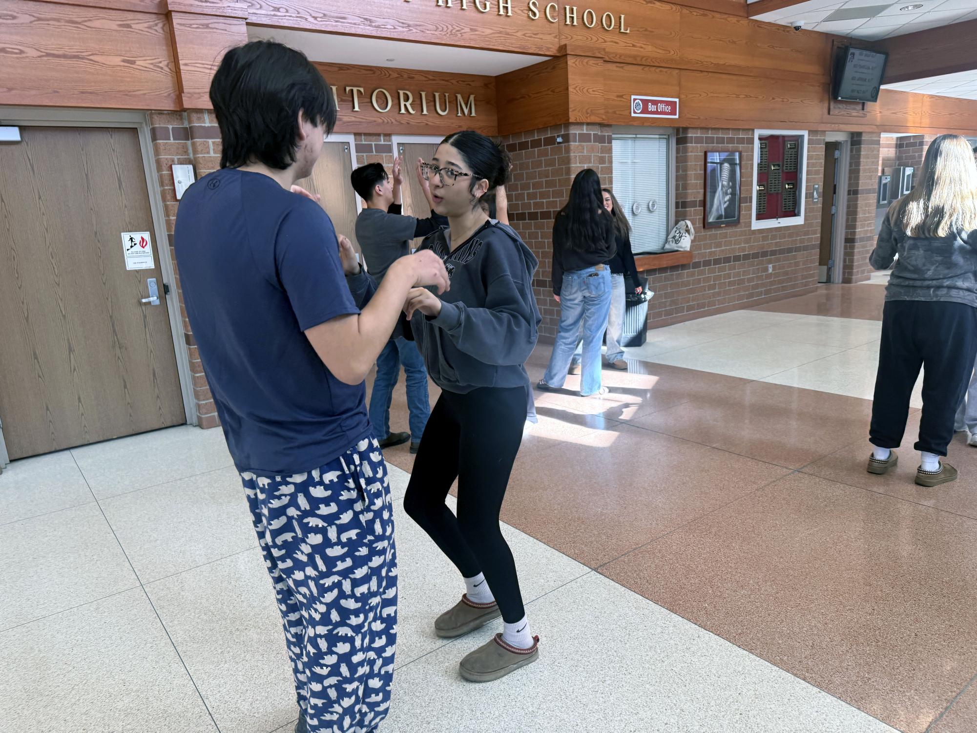AP/DC Spanish 4 students learn how to dance